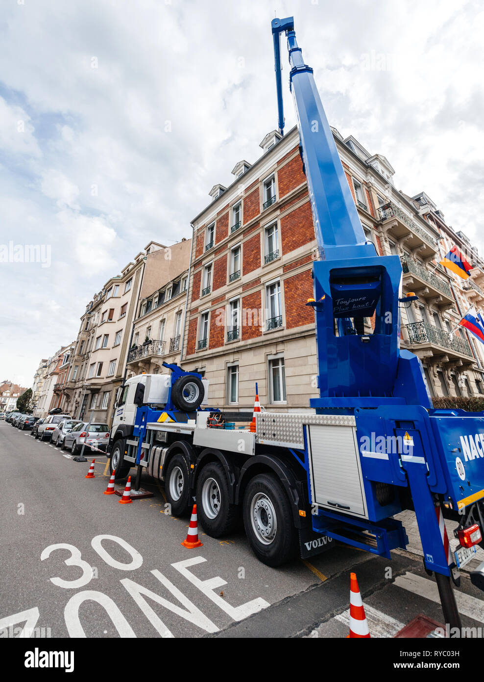 Volvo fmx hi-res stock photography and images - Alamy