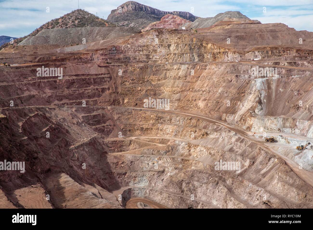 Panoramic view of the open pit mine in gold mine in Sonora, Mexico.  vista panoramica del tajo a cielo abiernto en mina de oro en Sonora, Mexico. Stock Photo