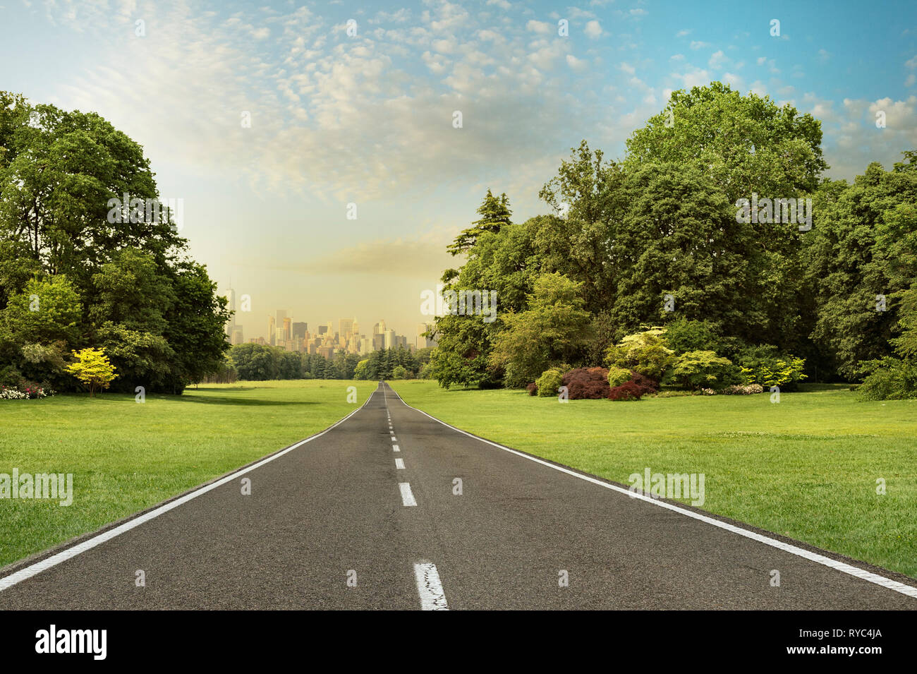 Asphalt road skyscrapers city hi-res stock photography and images - Alamy
