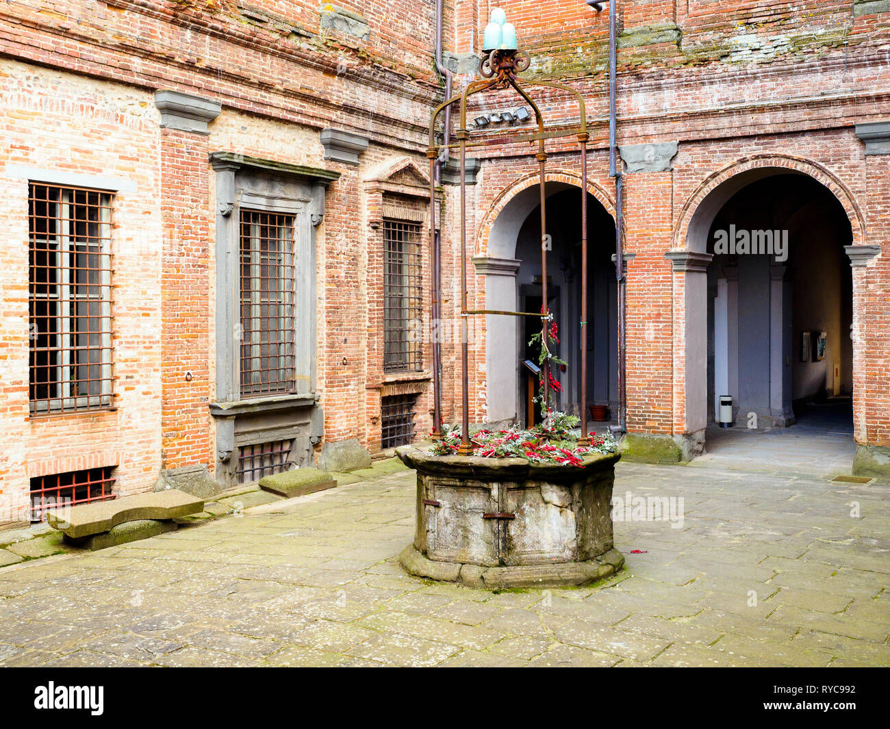 Well in the courtyard of Palazzo della Corgna - Città della Pieve, Umbria, Italy Stock Photo