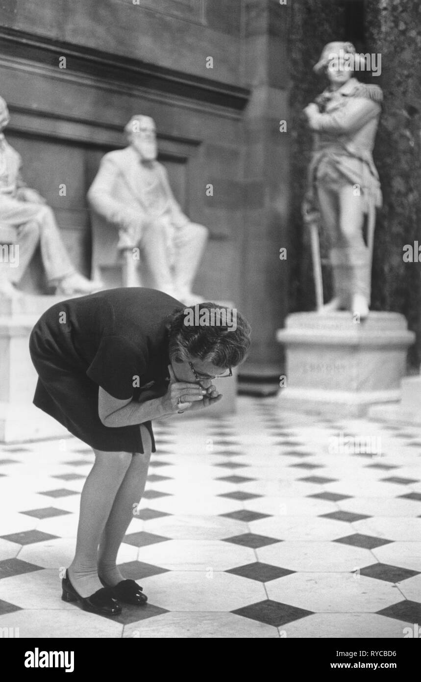 A tourist guide cups her hands and whispers talking to the grounds to demonstrate how her voice carries to the other side of the room in the Capitol building.Washington DC USA. 1969.1960s 60s US HOMER SYKES Stock Photo