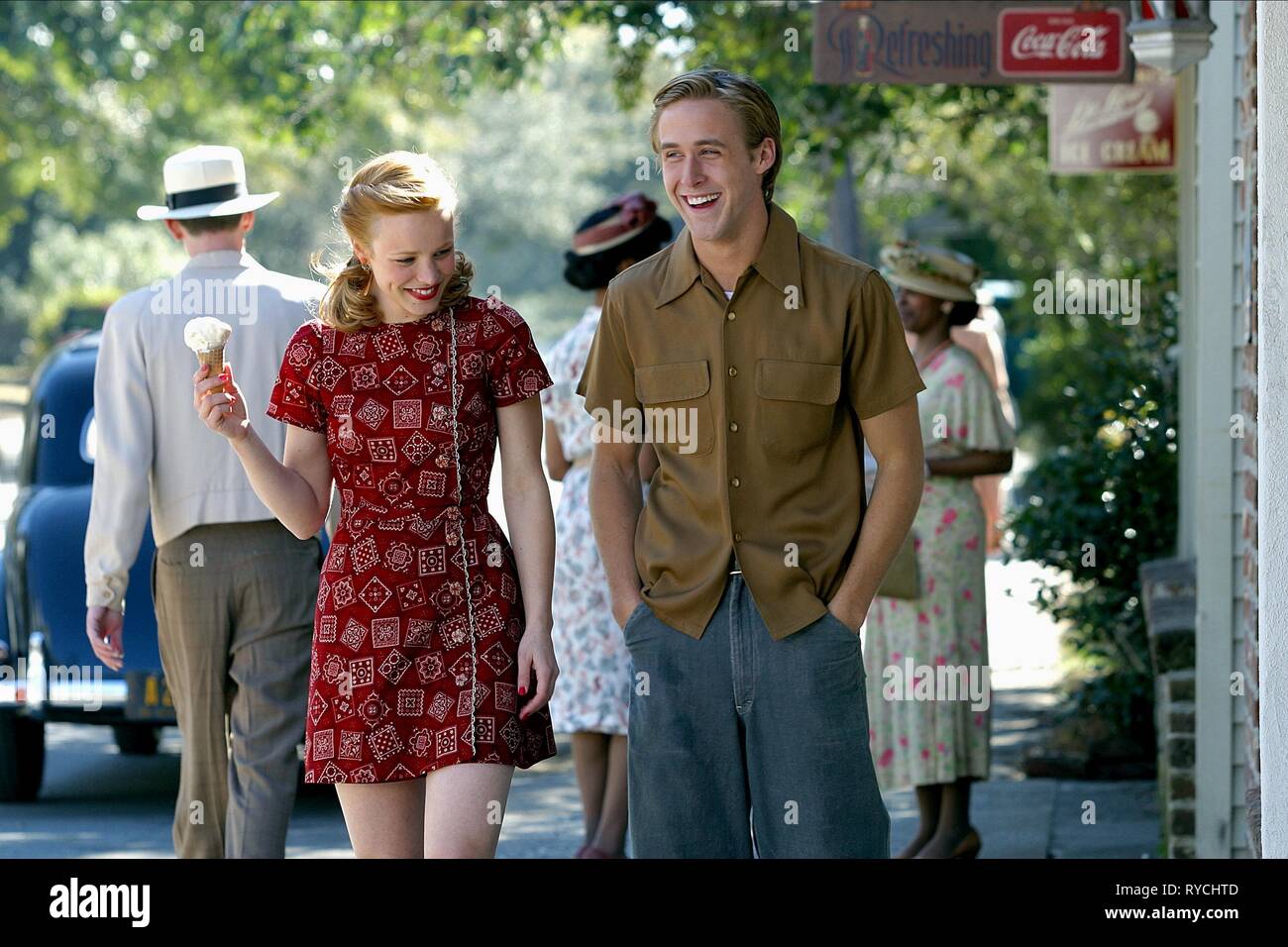 Rachel Mcadams Ryan Gosling The Notebook 2004 Stock Photo Alamy