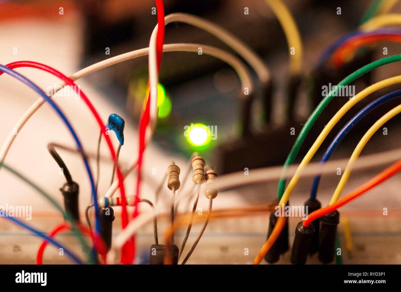 Breadboard circuit hi-res stock photography and images - Alamy