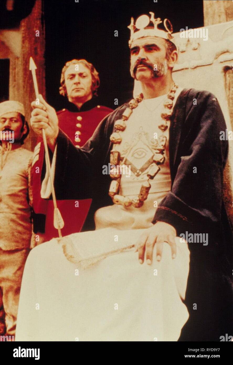 MICHAEL CAINE, SEAN CONNERY, THE MAN WHO WOULD BE KING, 1975 Stock Photo