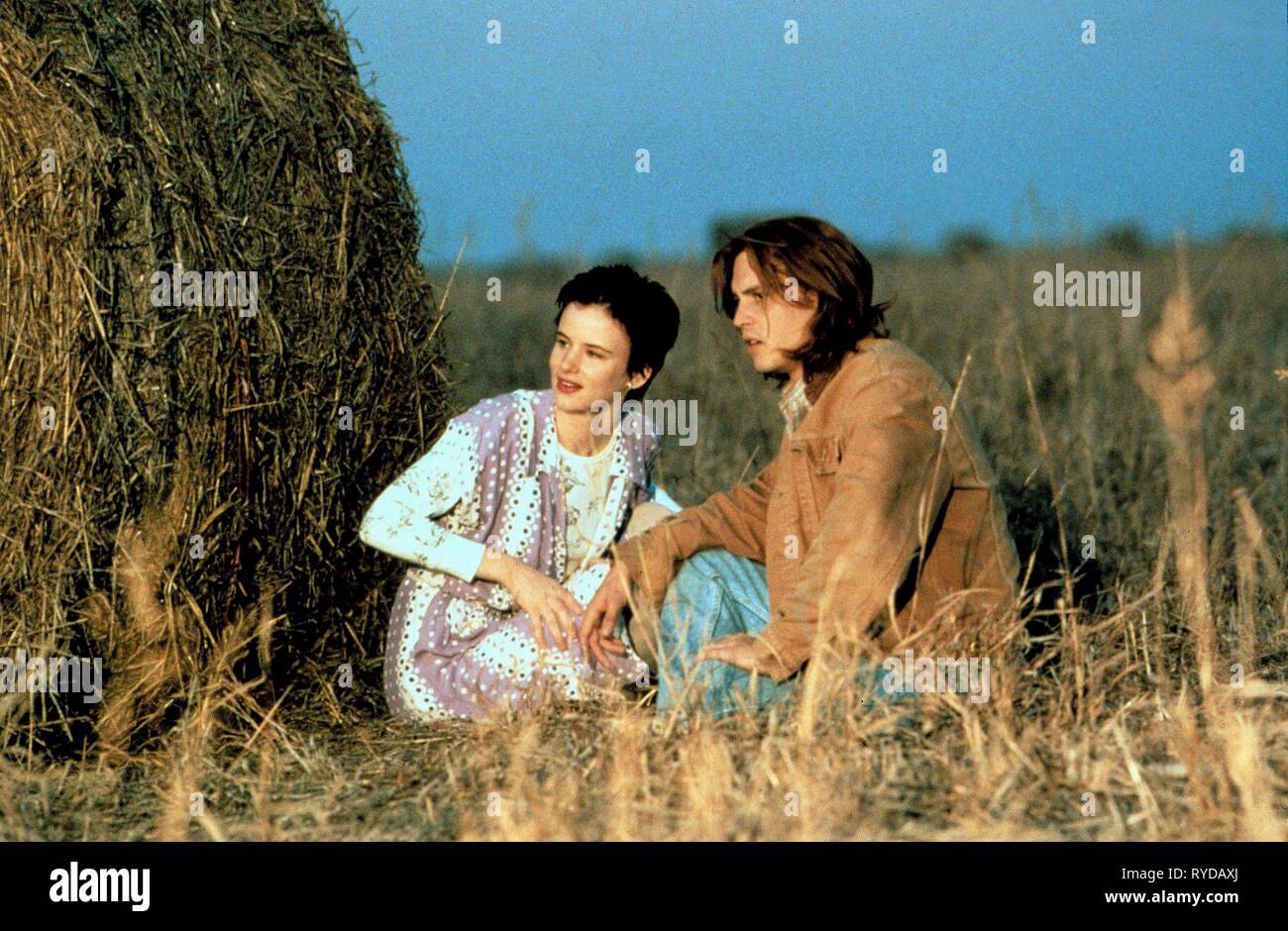 Johnny Depp Juliette Lewis What S Eating Gilbert Grape 1993 Stock Photo Alamy