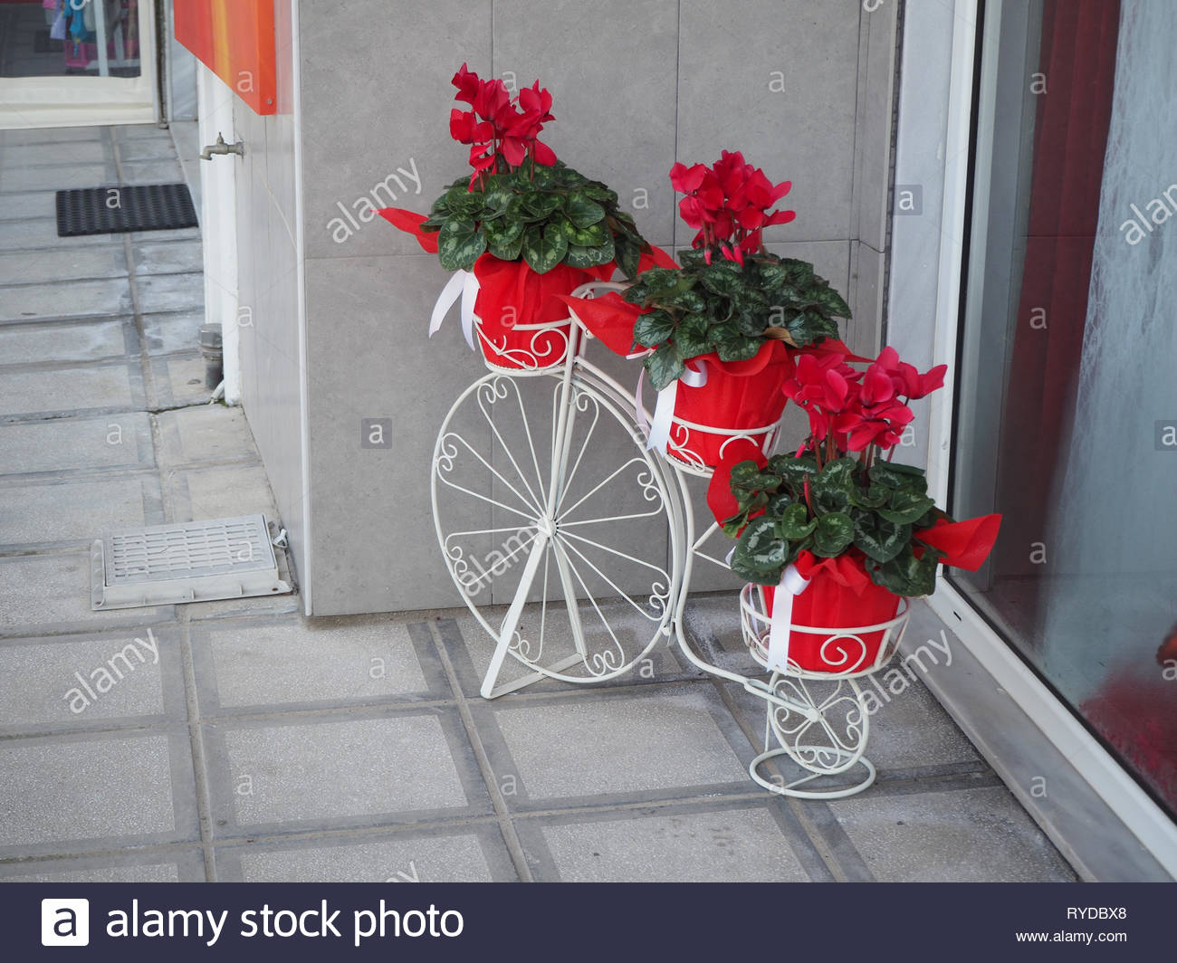 Decorative Retro Style White Bicycle With Three Flowers Planters