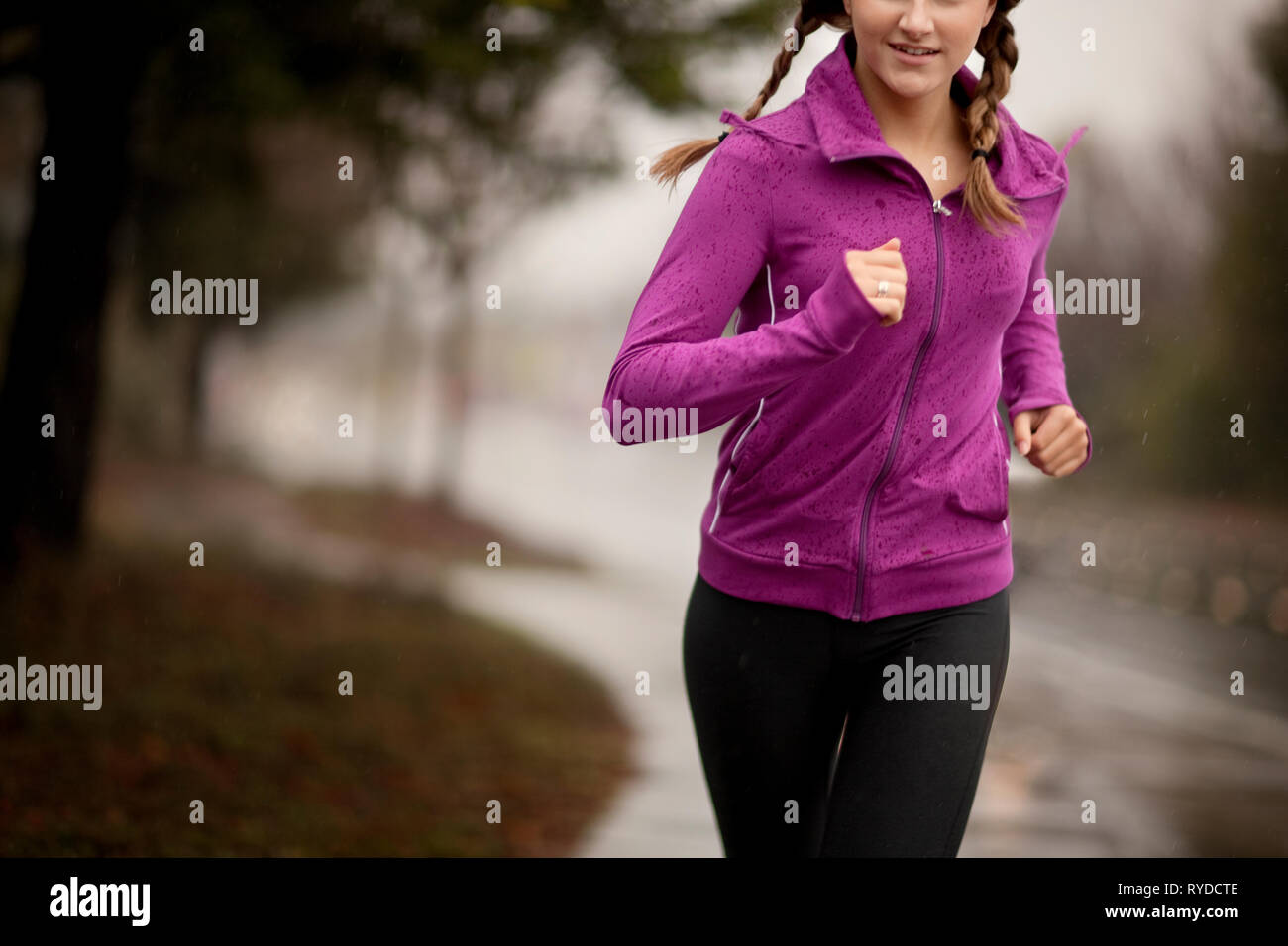 Wet hair woman cold street hires stock photography and images Alamy