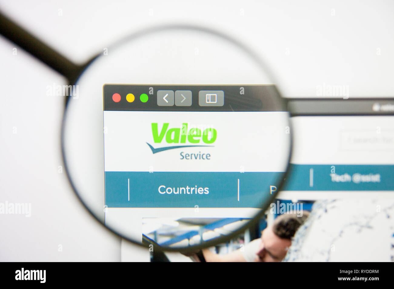 Los Angeles, California, USA - 14 February 2019: Valeo website homepage. Valeo logo visible on screen. Stock Photo