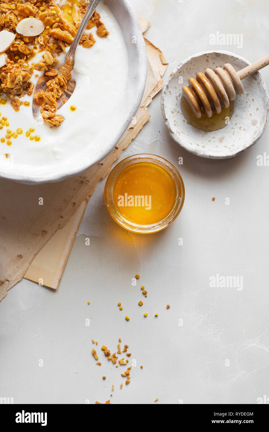 Homemade Yogurt and granola breakfast Stock Photo - Alamy