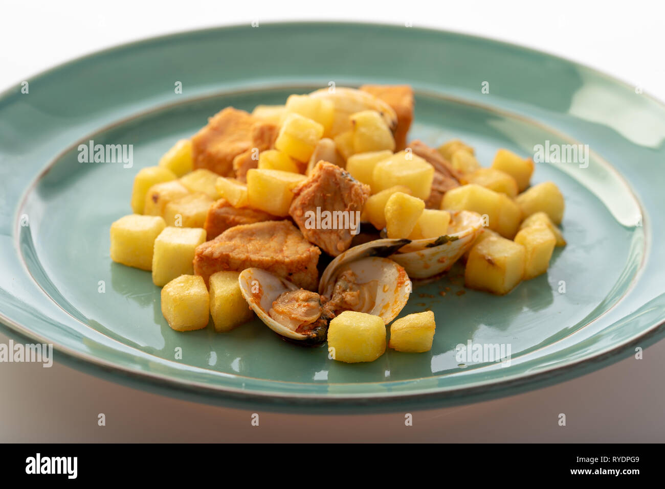carne de porco alentejana, pork meat, clams fried potatoes and special