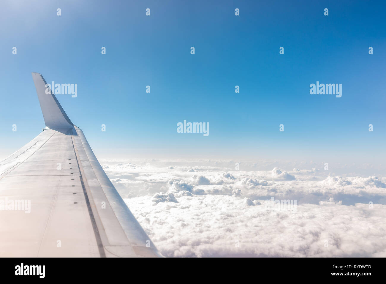 Wing plane above cloud formation hi-res stock photography and images ...