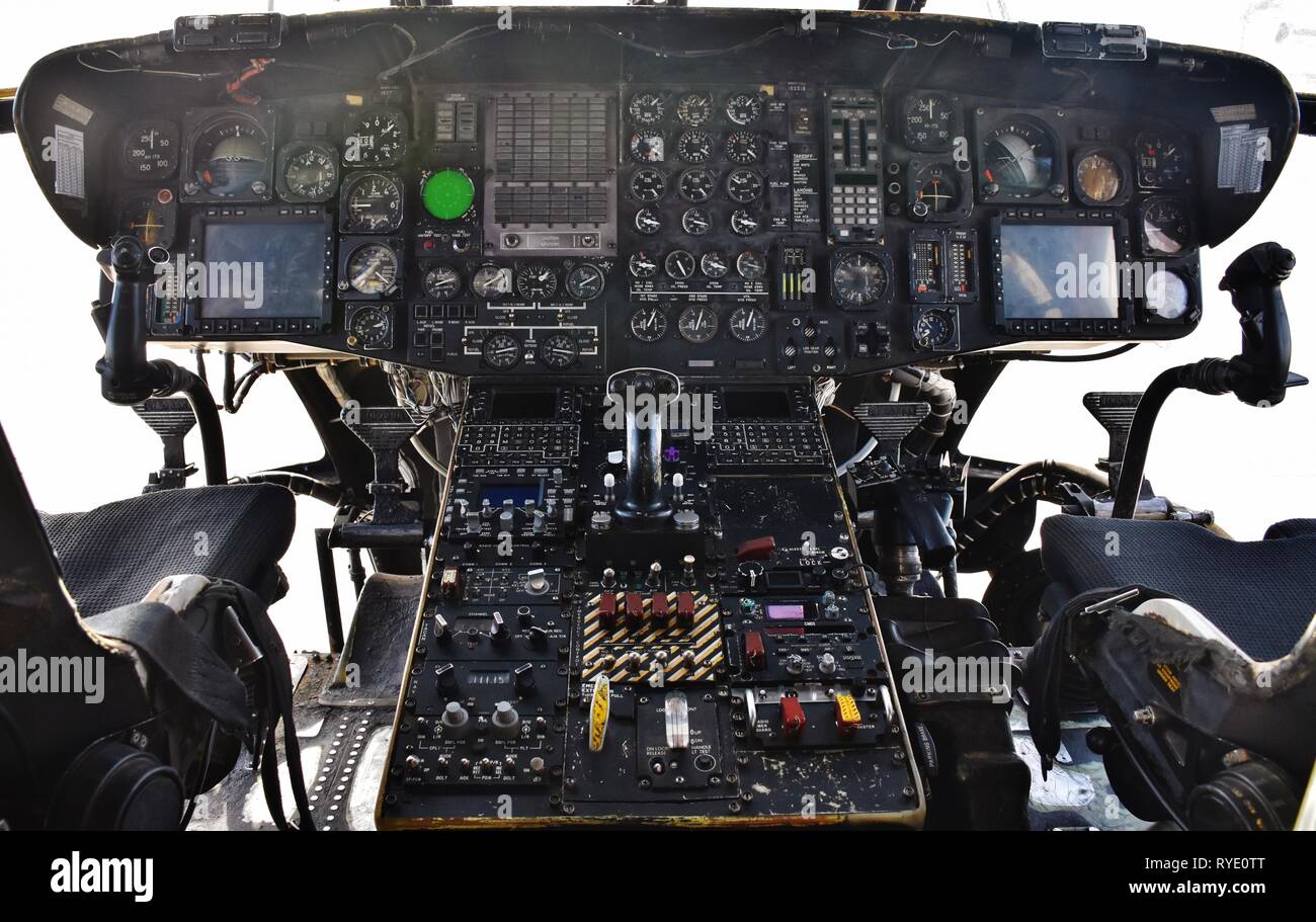 The Cockpit Of A Marine Corps Sikorsky Ch 53e Super Stallion Helicopter Stock Photo Alamy