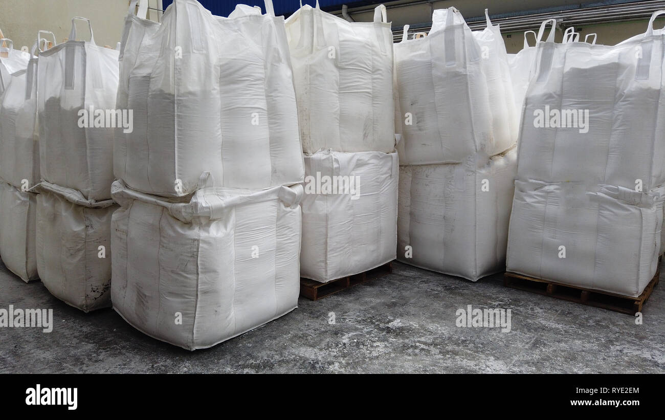 https://c8.alamy.com/comp/RYE2EM/stacking-of-bulk-cargo-in-jumbo-bags-are-store-in-warehouse-RYE2EM.jpg