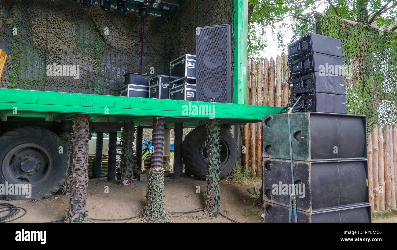 Big speakers hi-res stock photography and images - Alamy