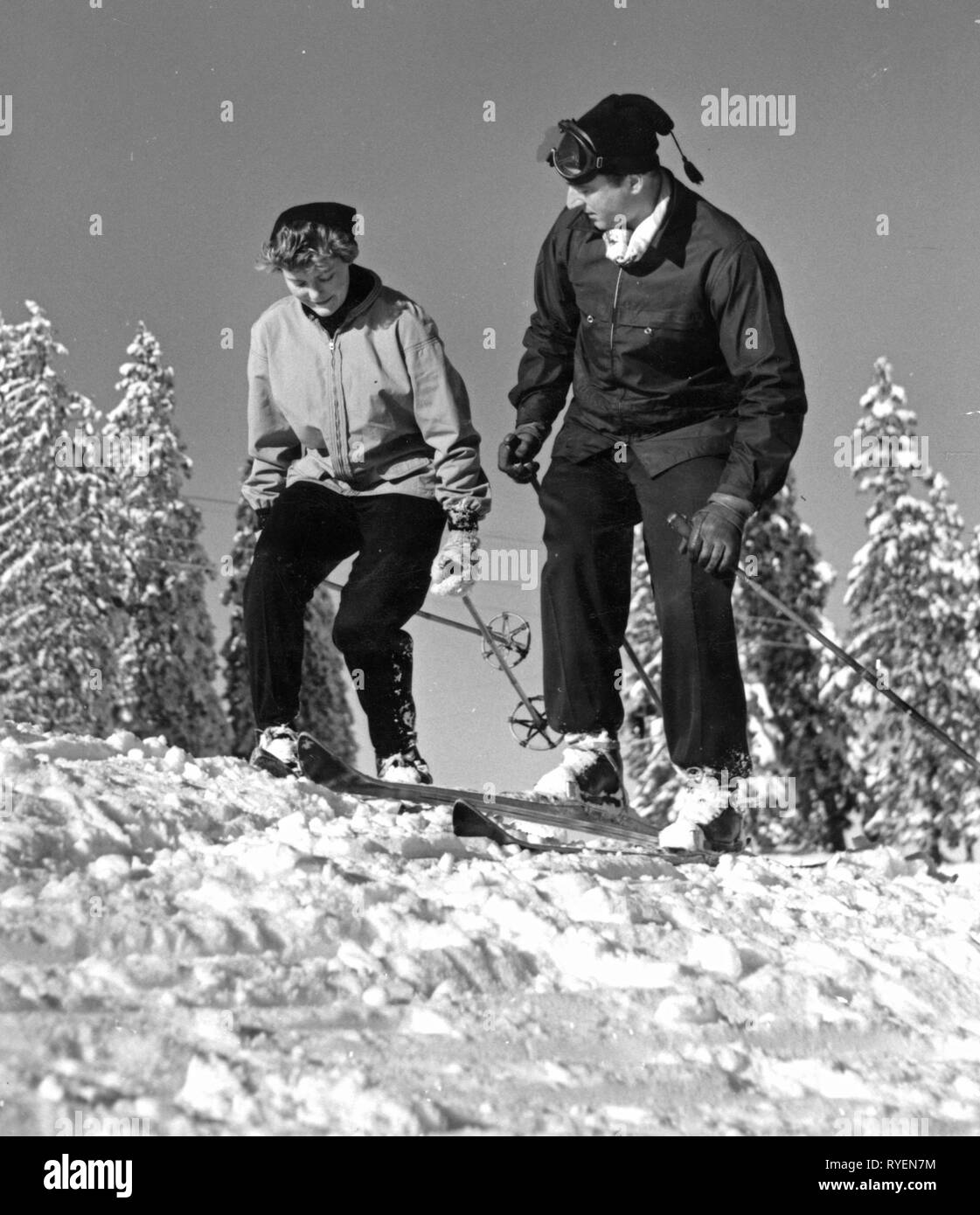 sports, winter sports, skiing, skiing course, knee exercise, 1950s, Additional-Rights-Clearance-Info-Not-Available Stock Photo