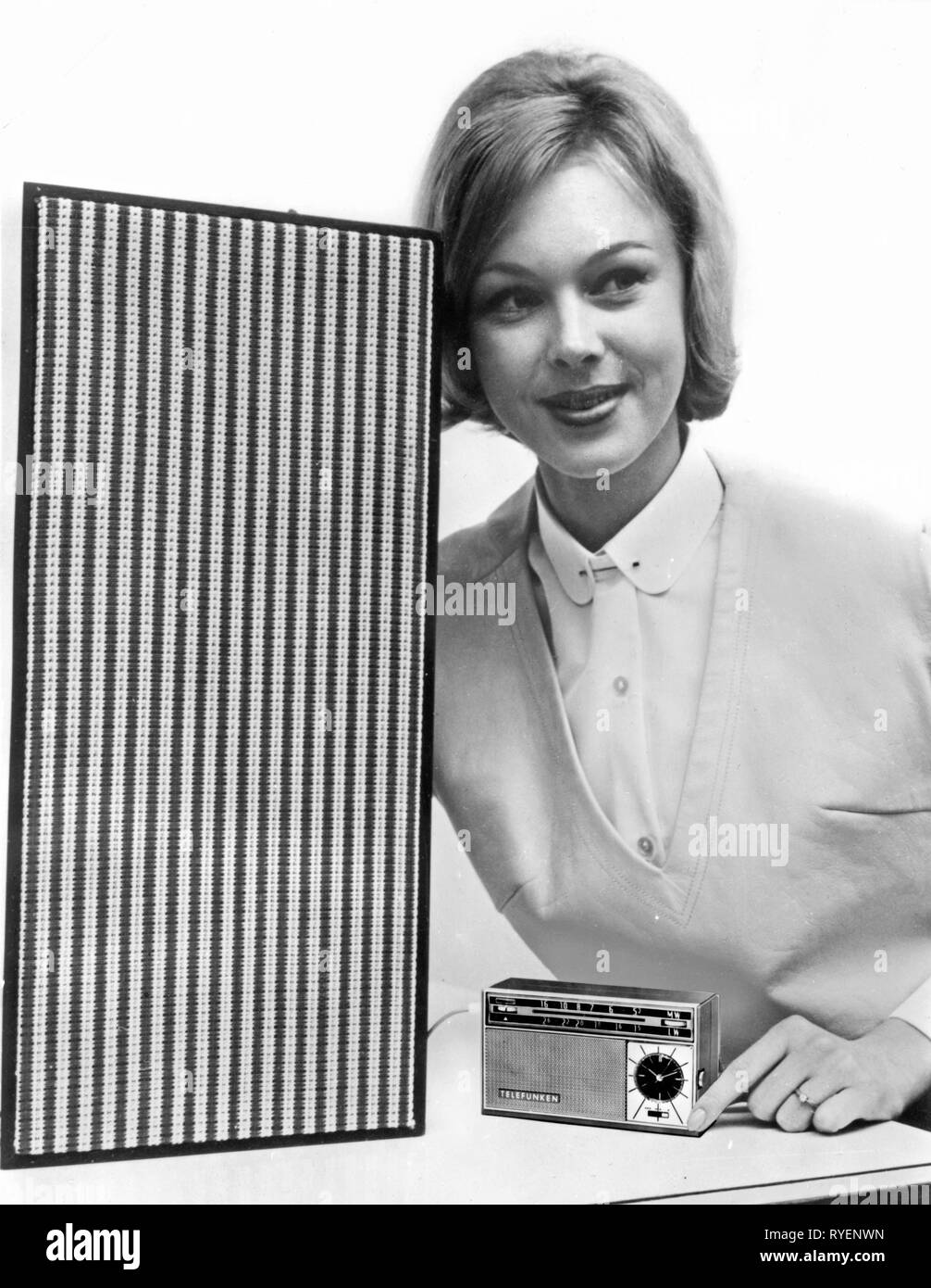 broadcast, radio, radio sets, Telefunken Ticcolo 3461 clock radio, size comparison with a loudspeaker, Germany, April 1964, Additional-Rights-Clearance-Info-Not-Available Stock Photo