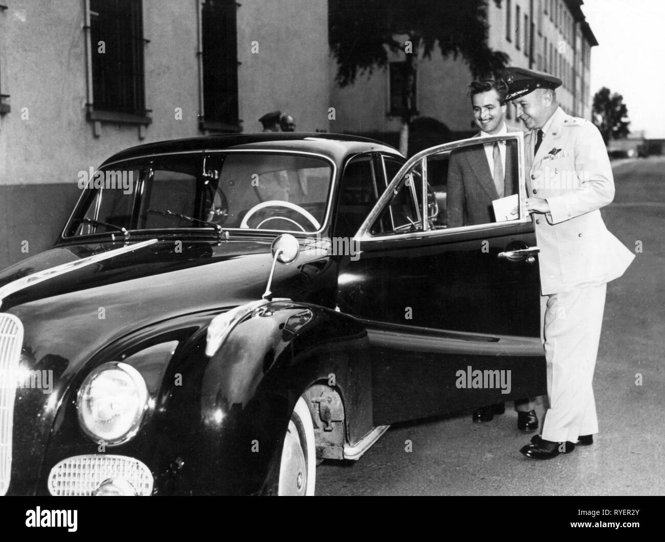 military, USA, Air Force, campaign 'Safety Rodeo', in the mandate of the Bayerische Motoren Werke actor Joachim Brennecke commits a BMW 501/502 limousine  as prize for the winner to American general J. A. Bulger, Wiesbaden, circa 1953, Additional-Rights-Clearance-Info-Not-Available Stock Photo