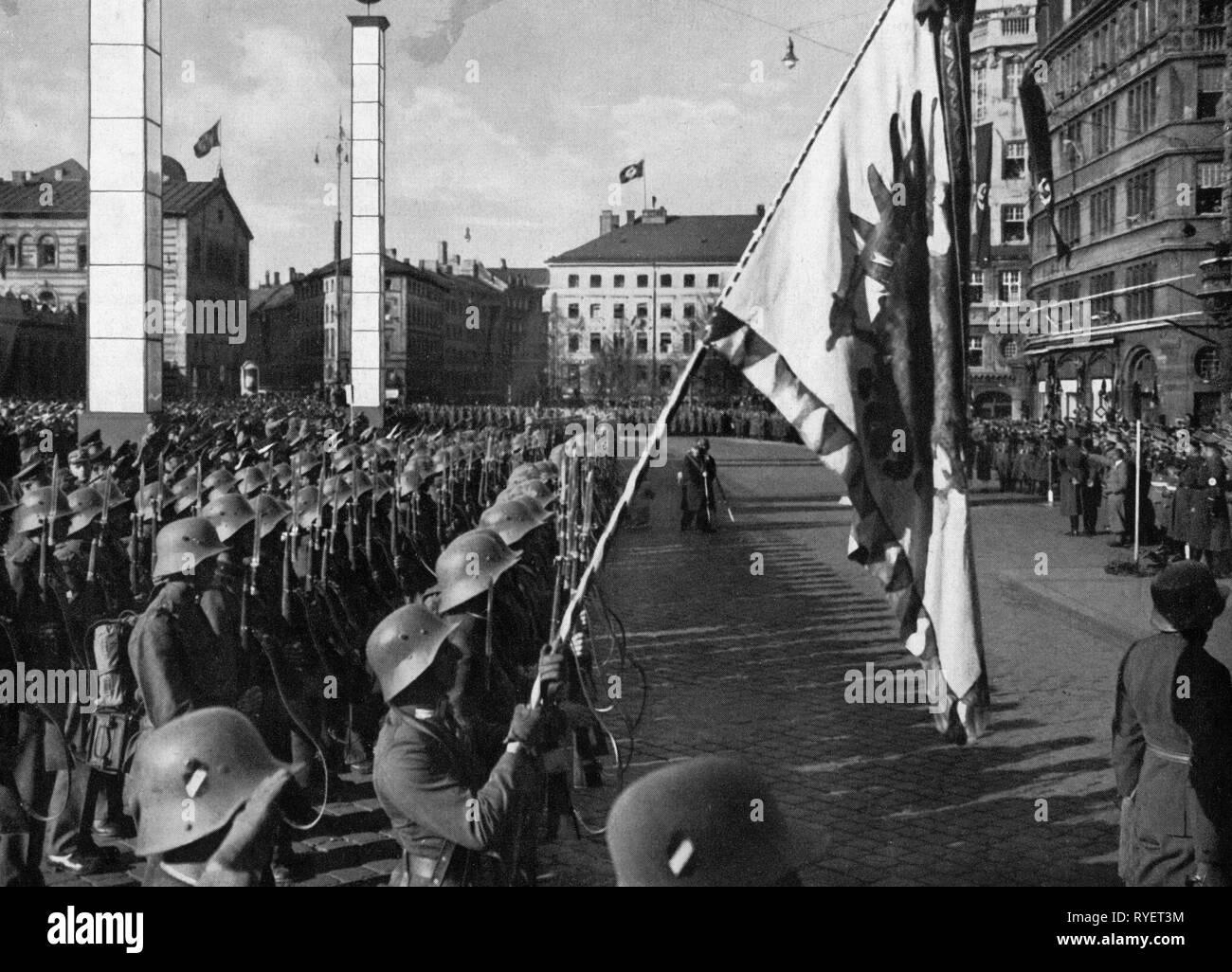 Nazism / National Socialism, politics, The Anschluss (Austrian Annexation) 1938, parade of Austrian soldiers, probably from infantry regiment 12 'Rainer' from Salzburg, station square, Munich, Germany, March 1938, Additional-Rights-Clearance-Info-Not-Available Stock Photo