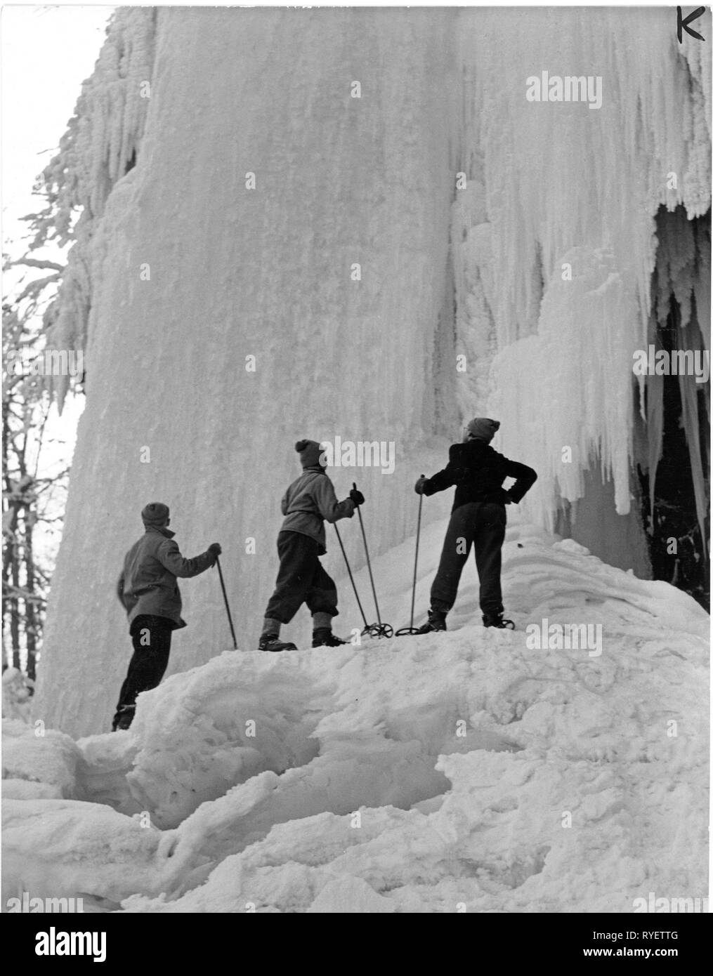 1950s hiker hi-res stock photography and images - Alamy