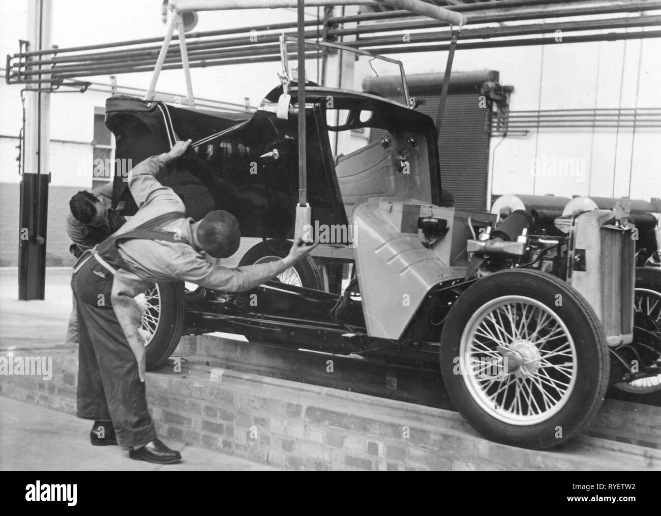 industry, car industry, production, mounting of a MG TC roadster, Morris Garages works, Abingdon, Oxfordshire, England, 2nd half 1940s, Additional-Rights-Clearance-Info-Not-Available Stock Photo