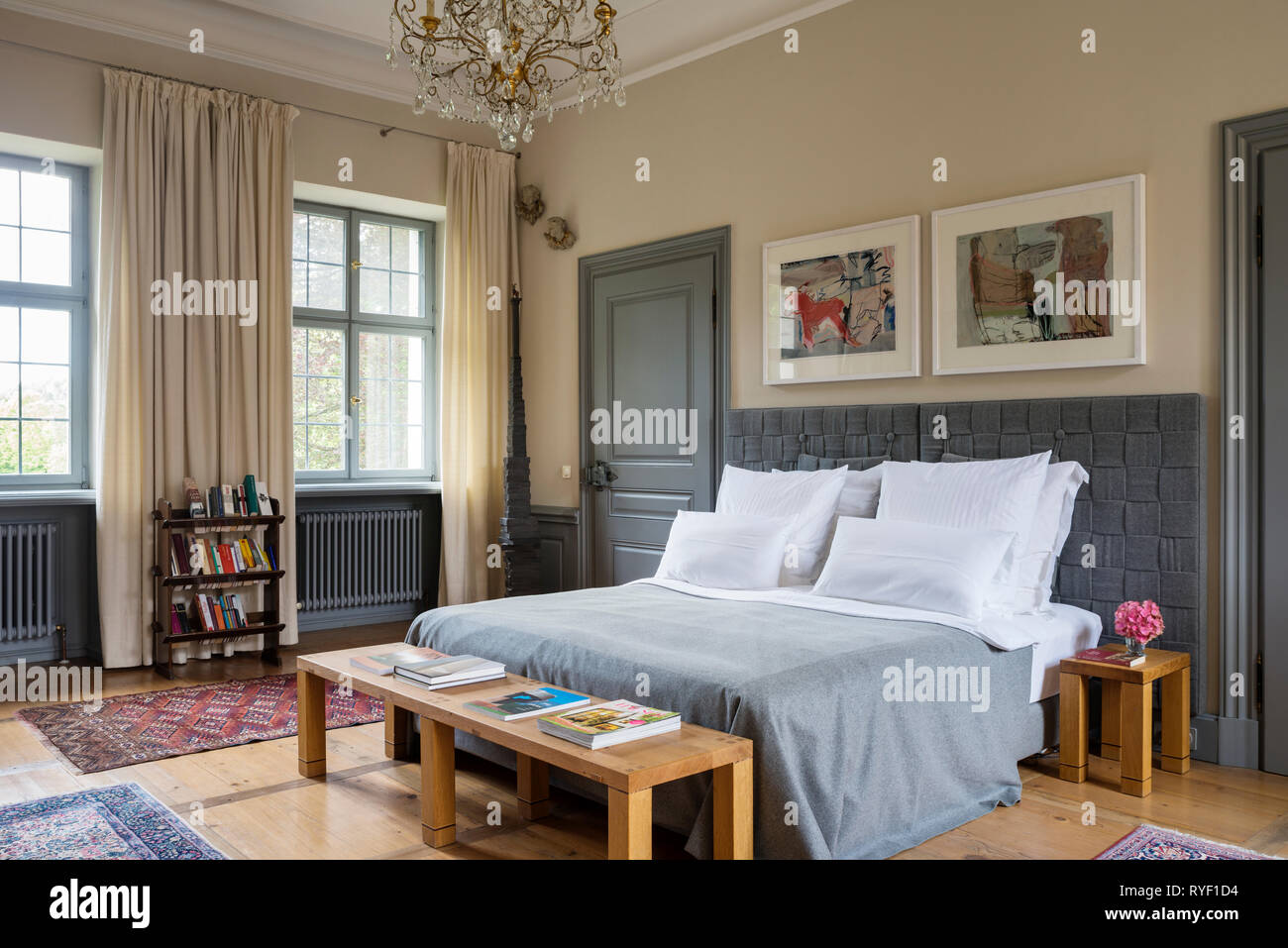 "Edwardian bedroom in Schloss Unterleinleiter in Bavaria, Germany Stock