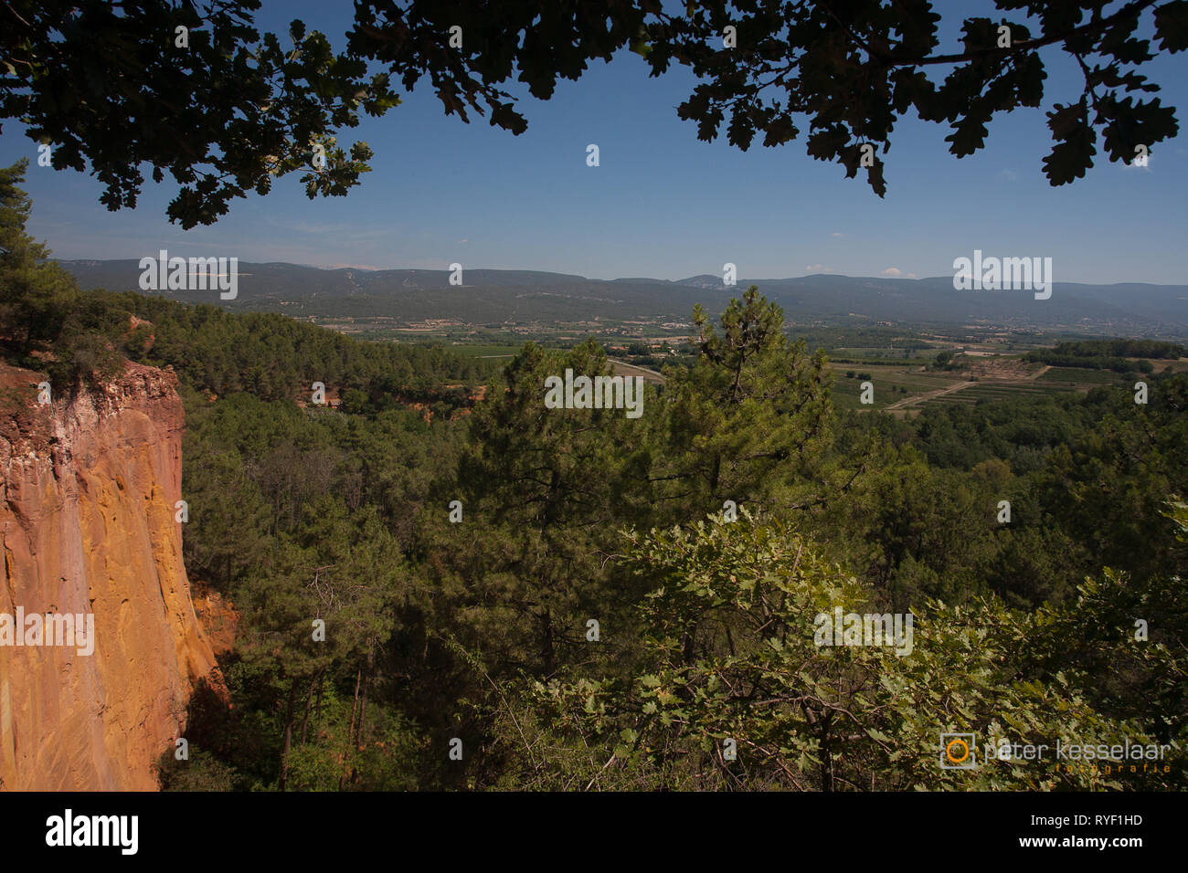 Impressive ocher rocks of Roussillon. Vaucluse, Provence, France Stock Photo