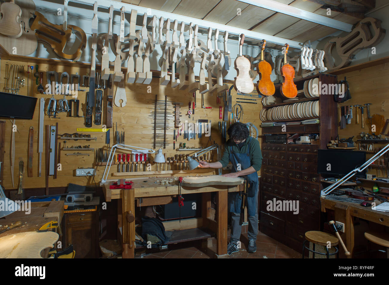 Europe, Italy, Lombardy, Cremona, of artisan luthier. Master