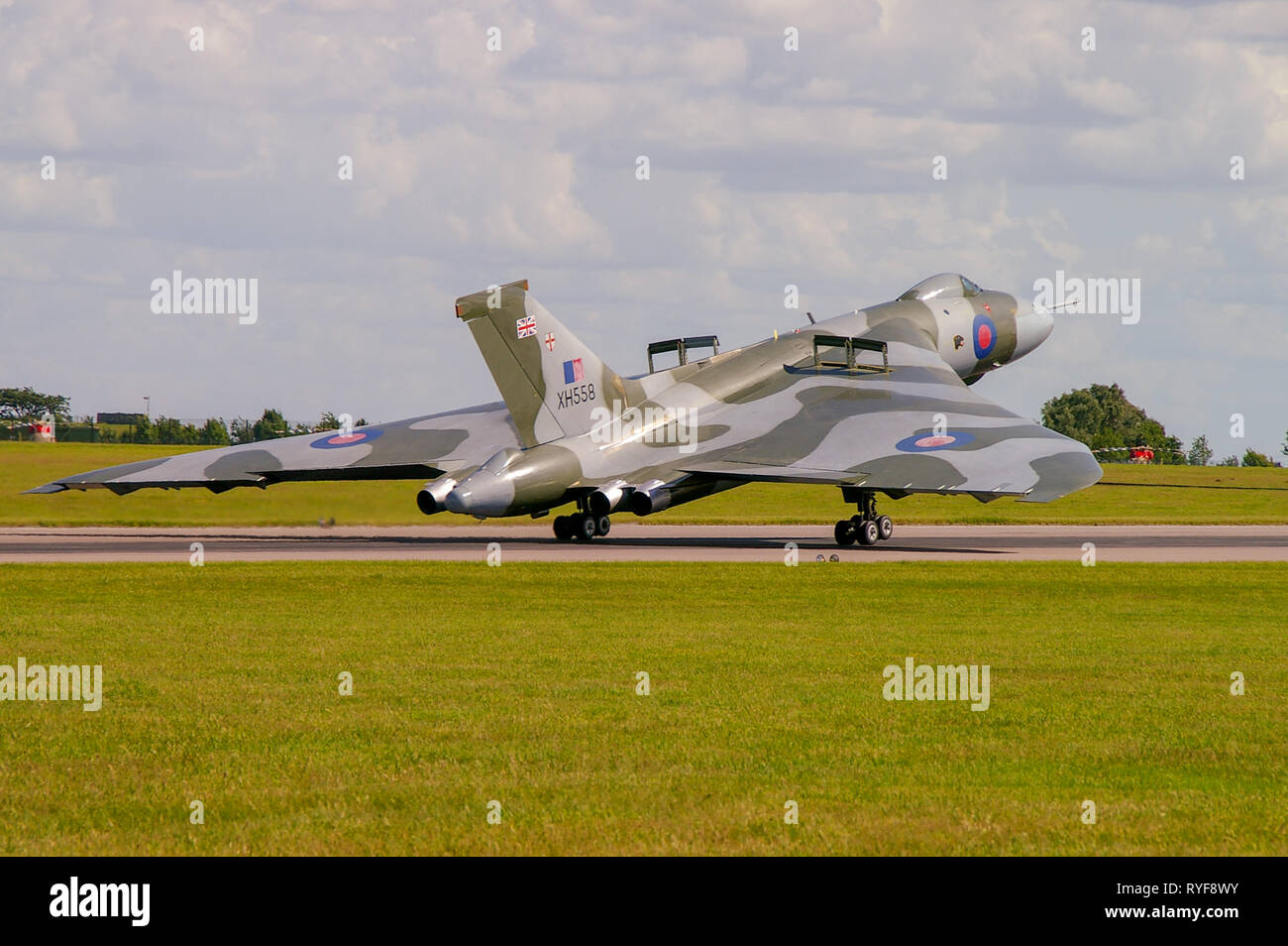 Avro Vulcan B2 XH558 bomber jet plane landing at RAF Waddington. Demobbed ex RAF Royal Air Force Cold War nuclear bomber. Privately owned, restored Stock Photo