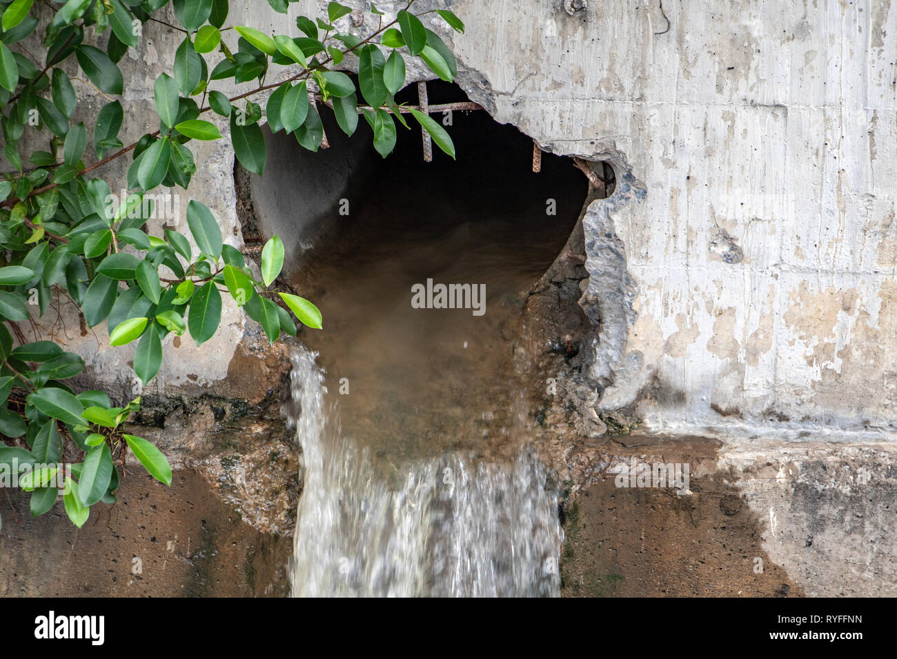 Shore wall drainage hi-res stock photography and images - Alamy