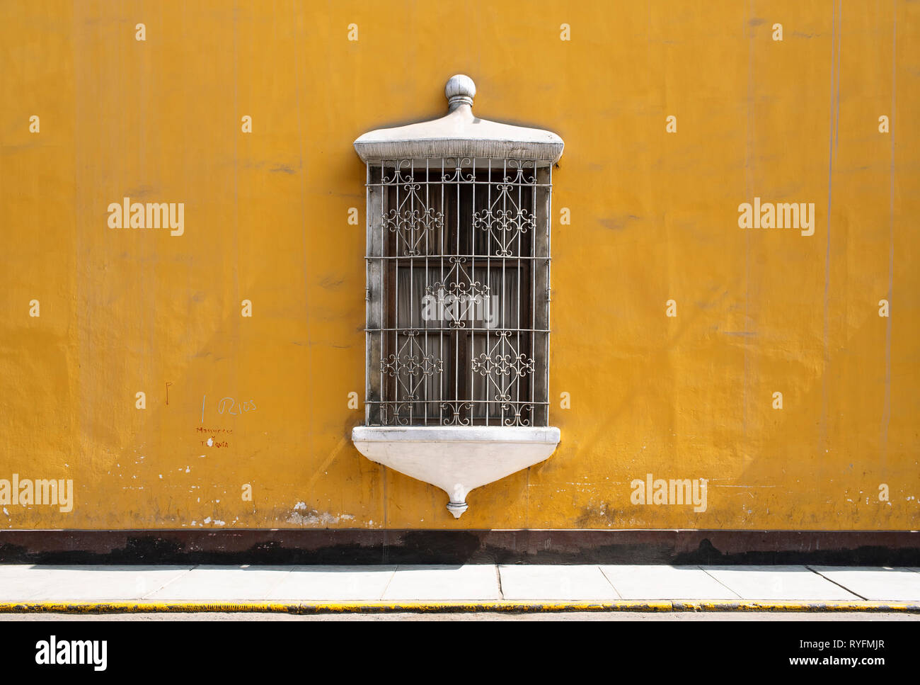 Window details of colonial architecture and cast iron window bars. Historic  city center of Trujillo, Peru. Jul 2018 Stock Photo - Alamy