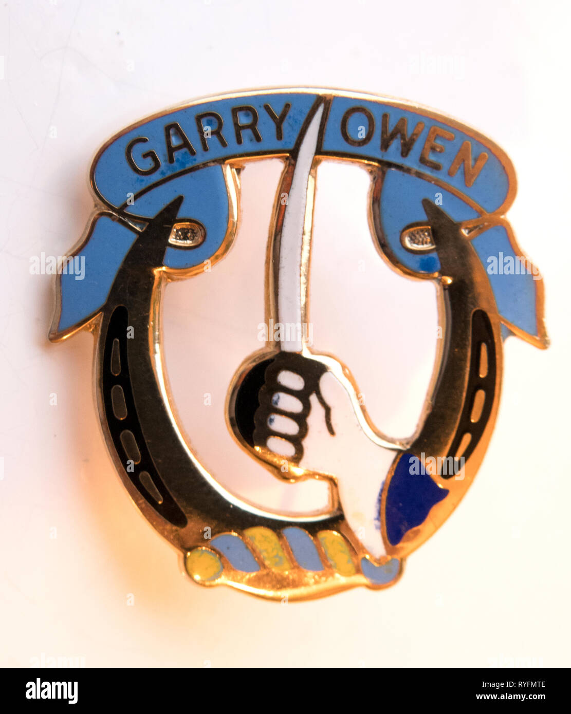 Garry Owen 7th Cavalry Regiment Large Lapel hat pin badge Stock Photo