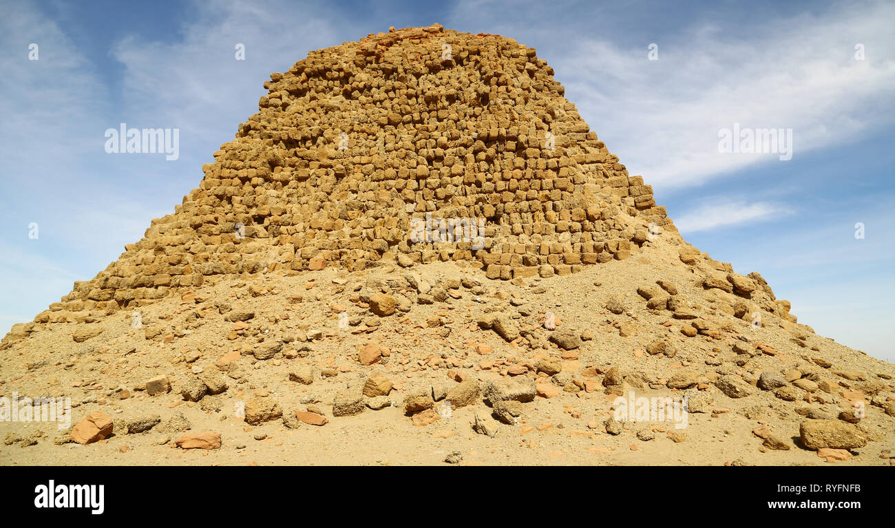 in africa sudan napata karima the antique pyramids of the black pharaohs in the middle of the desert Stock Photo