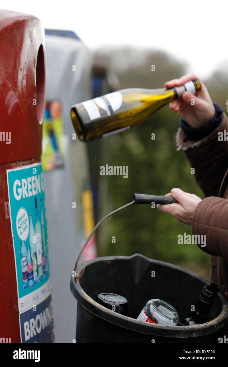 Bottle bank green bottles hires stock photography and images Alamy