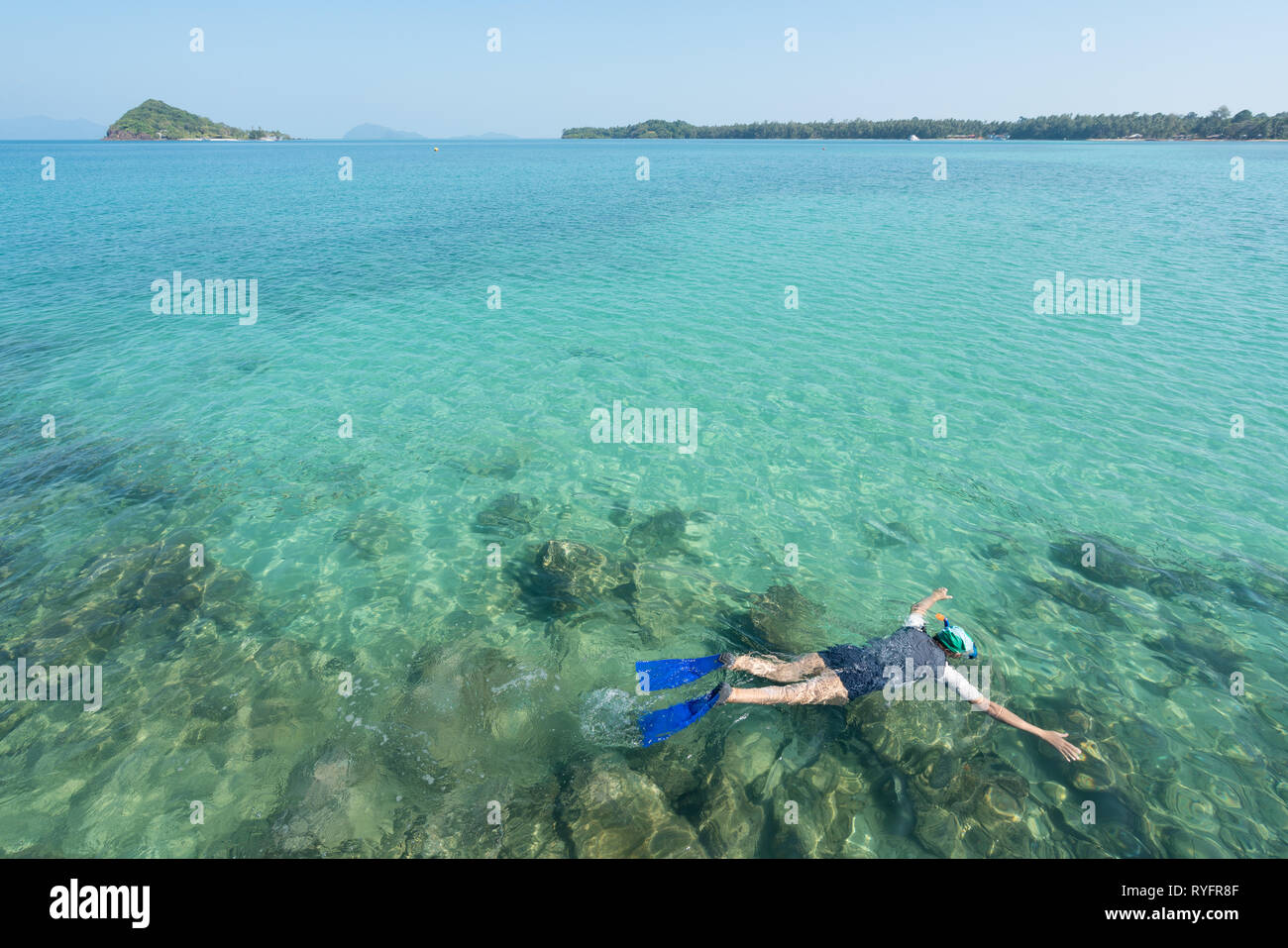 Crystal blue ocean water hi-res stock photography and images - Alamy