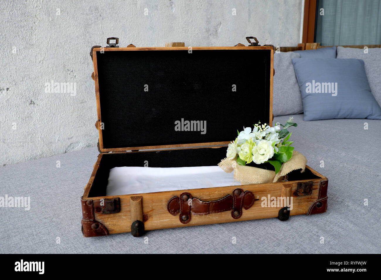 Old suitcase. travel bag vintage style Stock Photo Alamy