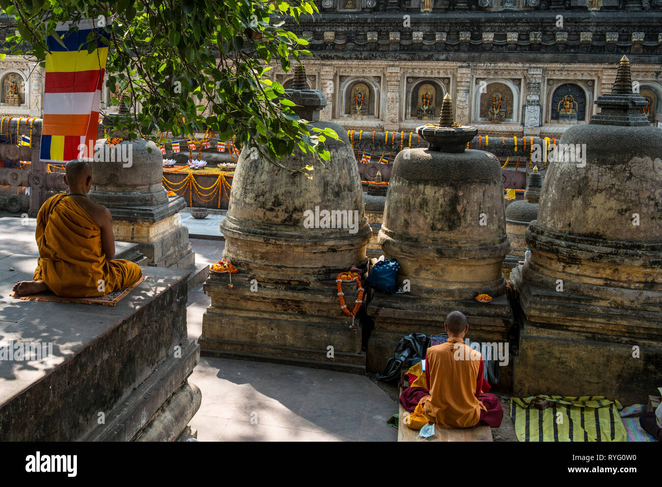 INDIA, BODH GAYA, Buddhist monks praying in front of the central shrine Maha Bodhi Stock Photo