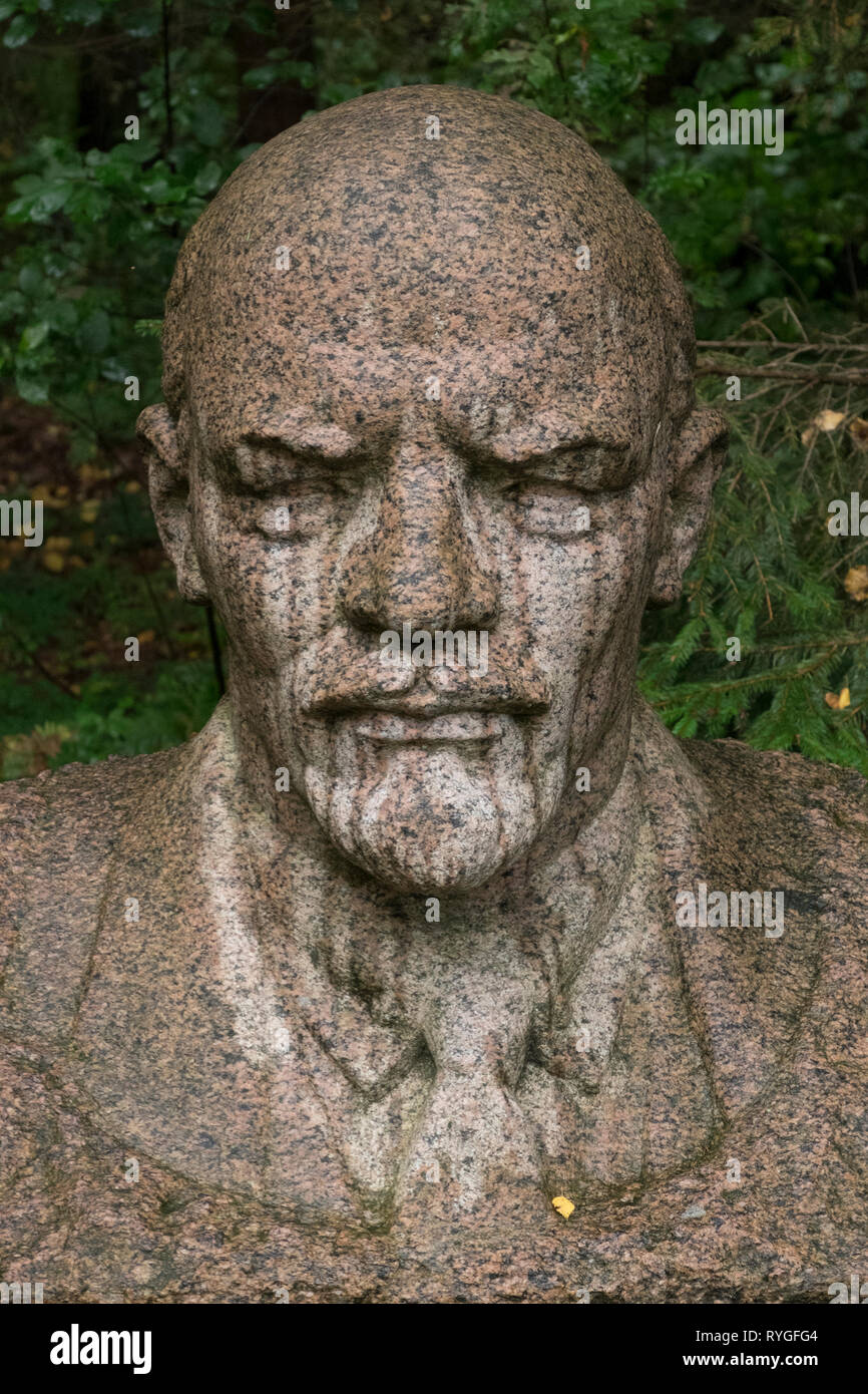 Sculpture Of Vladimir Ilyich Lenin In Grutas Park Lithuania An Example Of Socialist Realist Statues Gathered From Around The Former Soviet Union Stock Photo Alamy Sculpture Of Vladimir Ilyich Lenin In Grutas Park Lithuania An Example Of Socialist Realist Statues Gathered From Around The Former Soviet Union Stock Photo Alamy