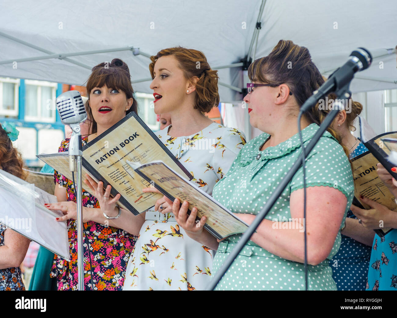 Woodhall Spa 1940s Festival - Military Wives Choir singing in traditional 1940s outfits Stock Photo