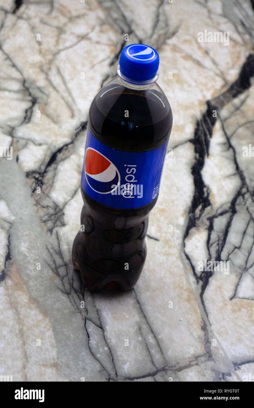 Download Soft Drinks Bottle High Resolution Stock Photography And Images Alamy Yellowimages Mockups