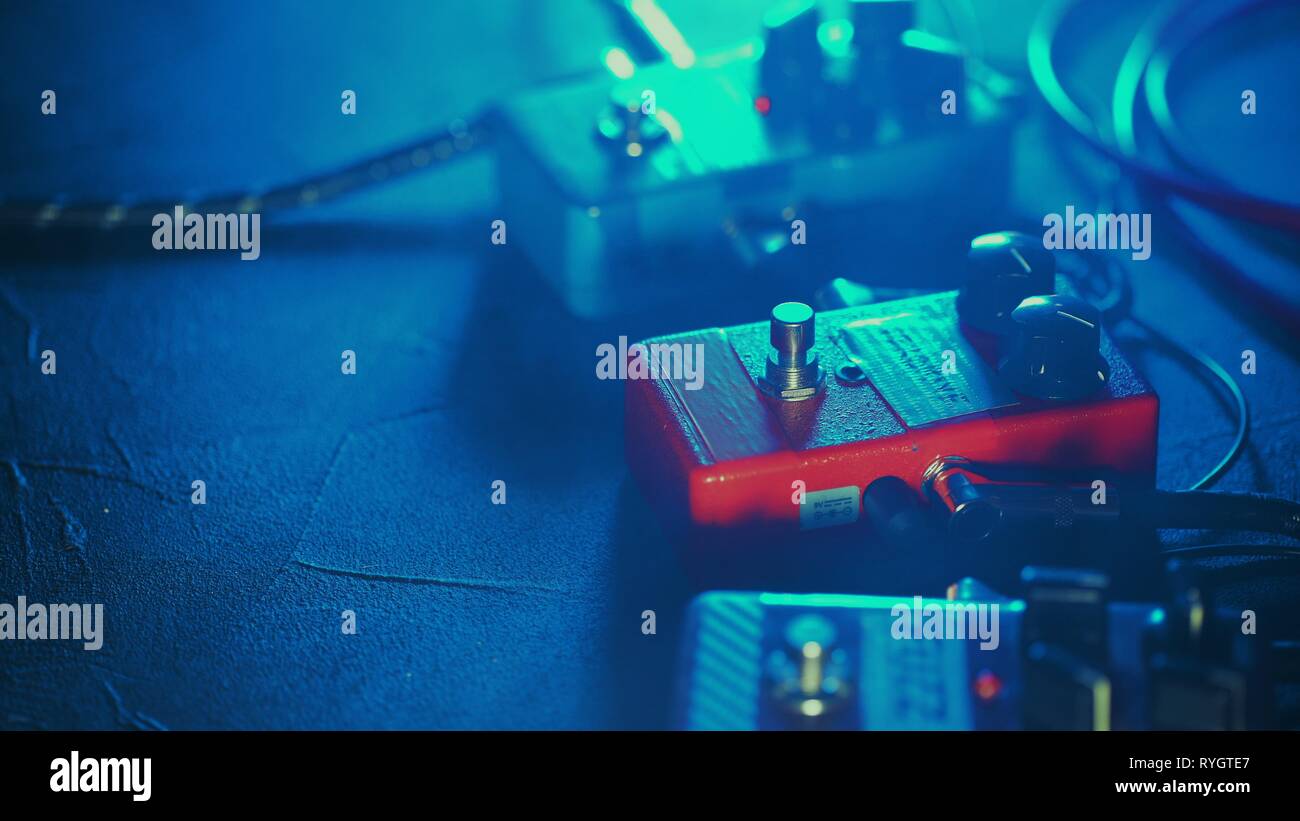 Loop amplifier hires stock photography and images Alamy