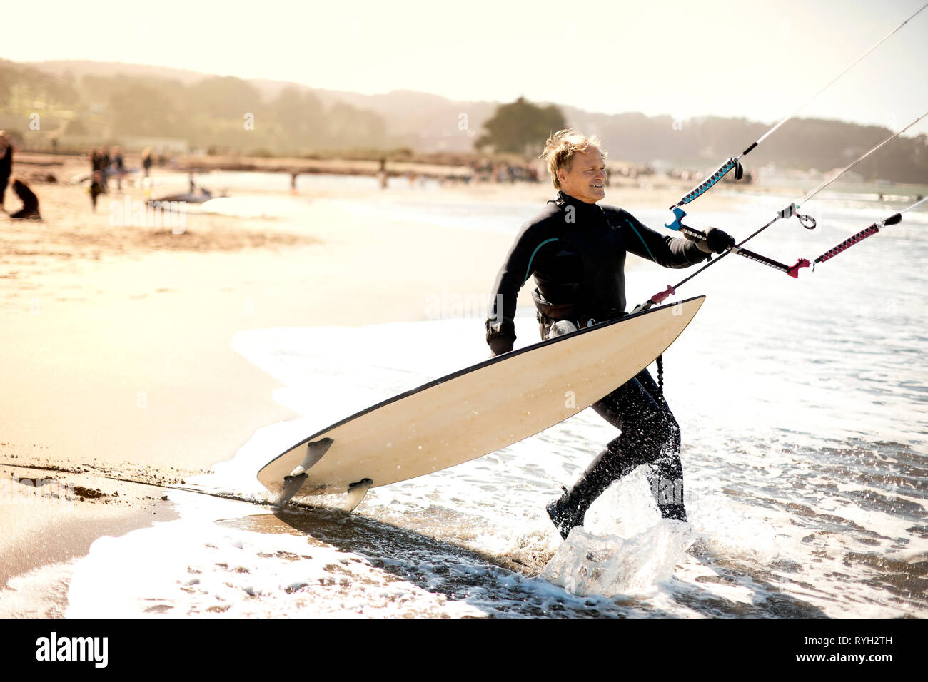 Man Carrying Kites Hi-res Stock Photography And Images - Alamy