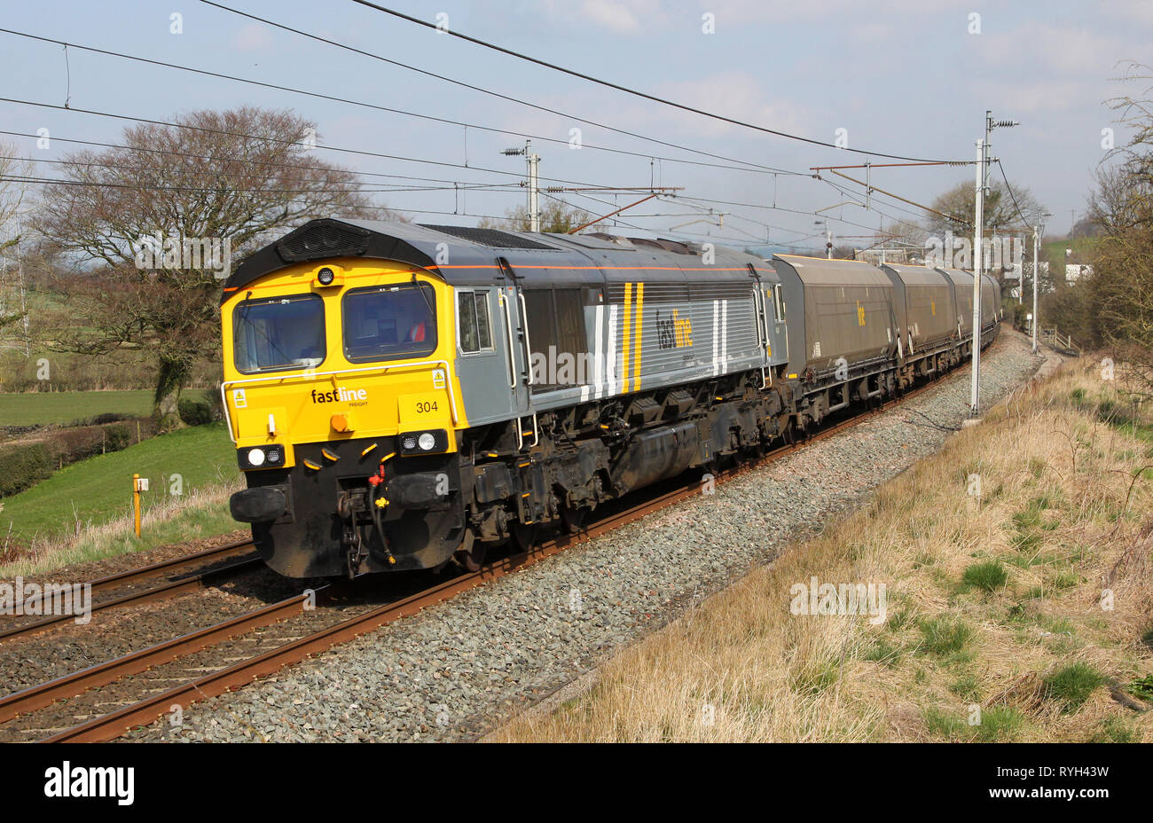 Fastline 66304 passes Holme with a coal service to Fiddlers ferry Stock Photo