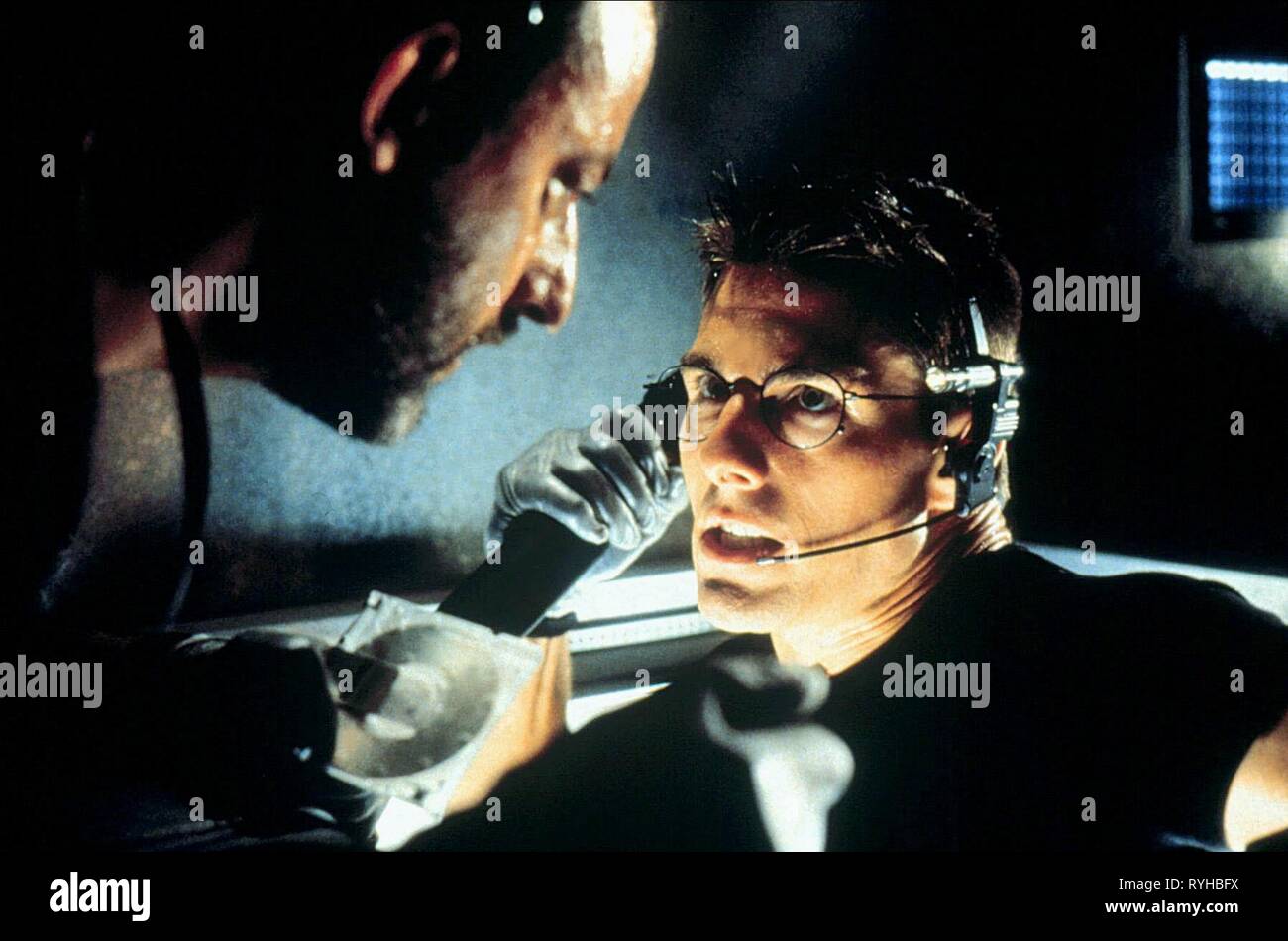 JEAN RENO, TOM CRUISE, MISSION: IMPOSSIBLE, 1996 Stock Photo - Alamy