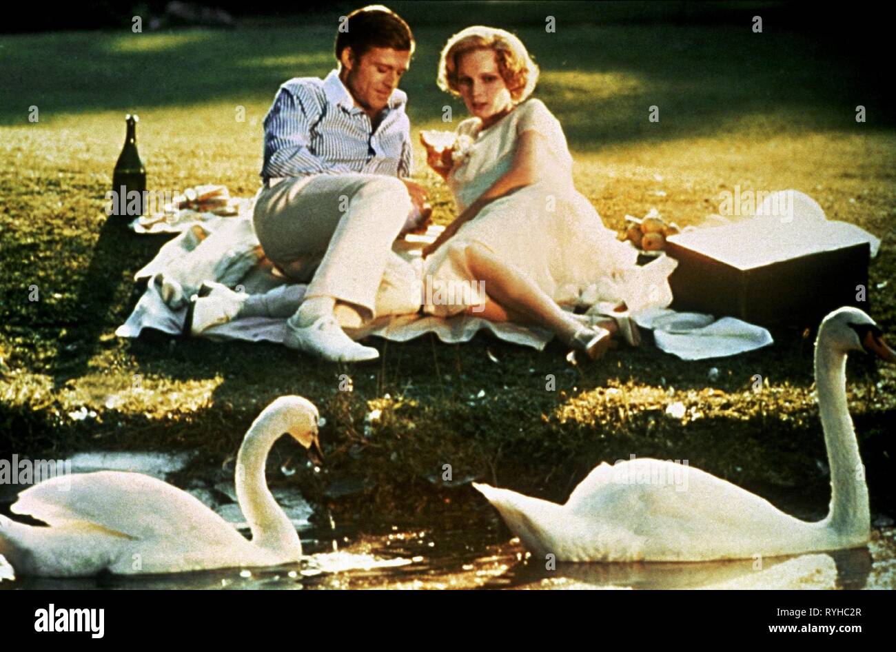 ROBERT REDFORD, MIA FARROW, THE GREAT GATSBY, 1974 Stock Photo