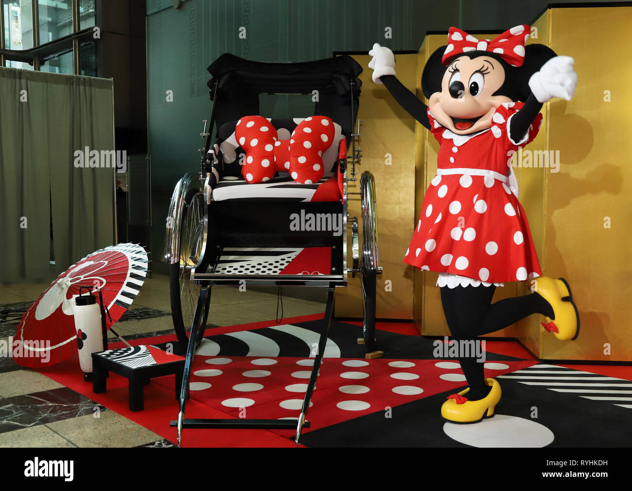 Mickey and minnie hi-res stock photography and images - Page 23