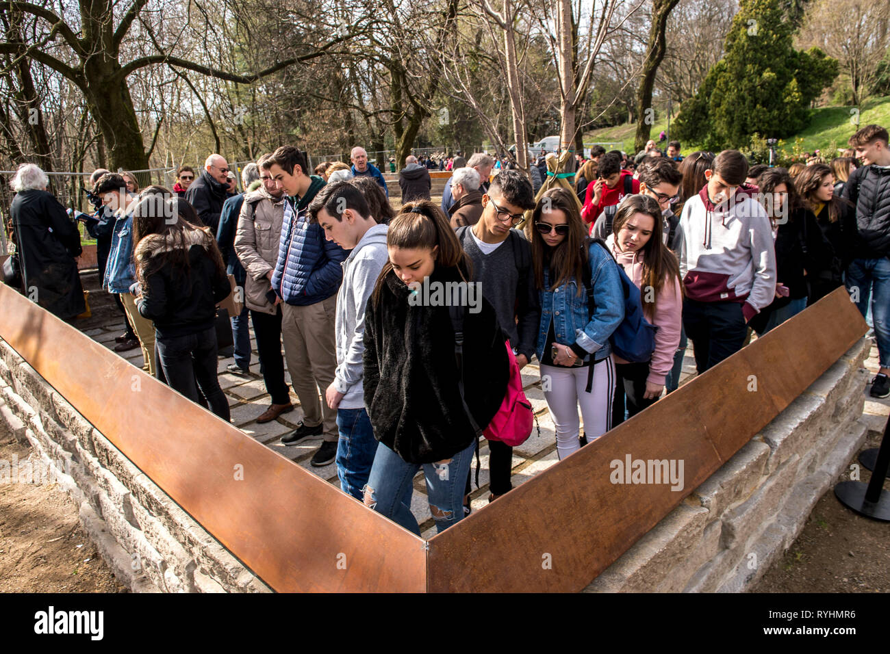 Bambini che ricordano hires stock photography