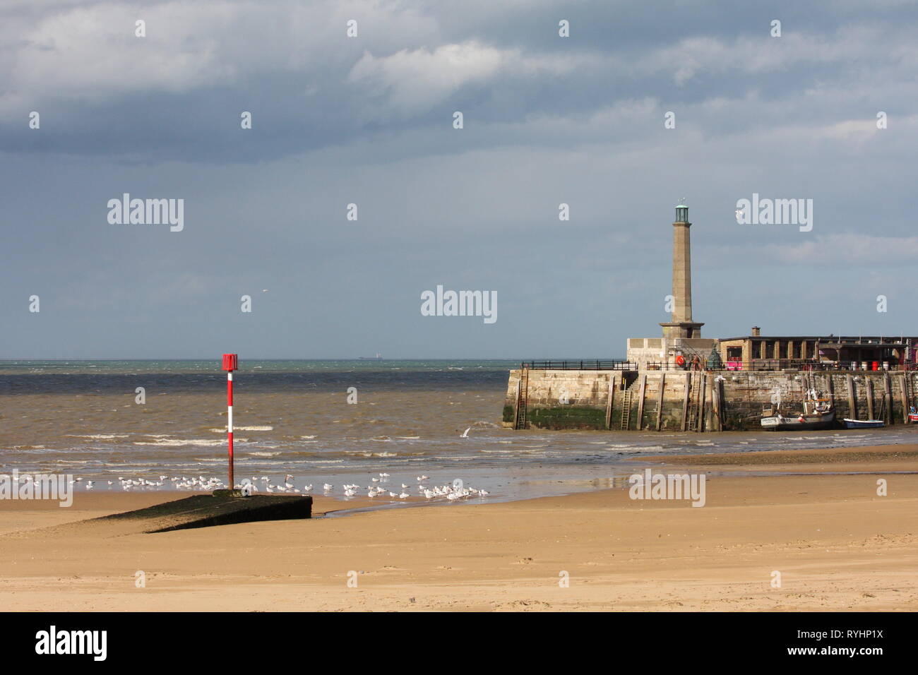 Margate harbour kent lighthouse hi-res stock photography and images - Alamy