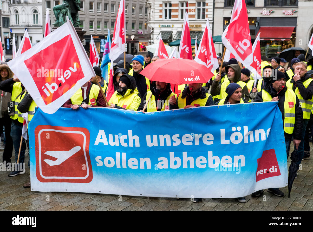 Hamburg, Germany. 14th Mar, 2019. During a warning strike, employees of the baggage and aircraft handling department at Hamburg Airport take part in a rally of the Verdi trade union in the city centre and hold a banner with the inscription 'Our wages should also take off'. The employee representatives recently demanded a wage increase of eight to twelve percent for a term of 20 months, as well as more appropriate time and shift surcharges. Credit: Daniel Bockwoldt/dpa/Alamy Live News Stock Photo