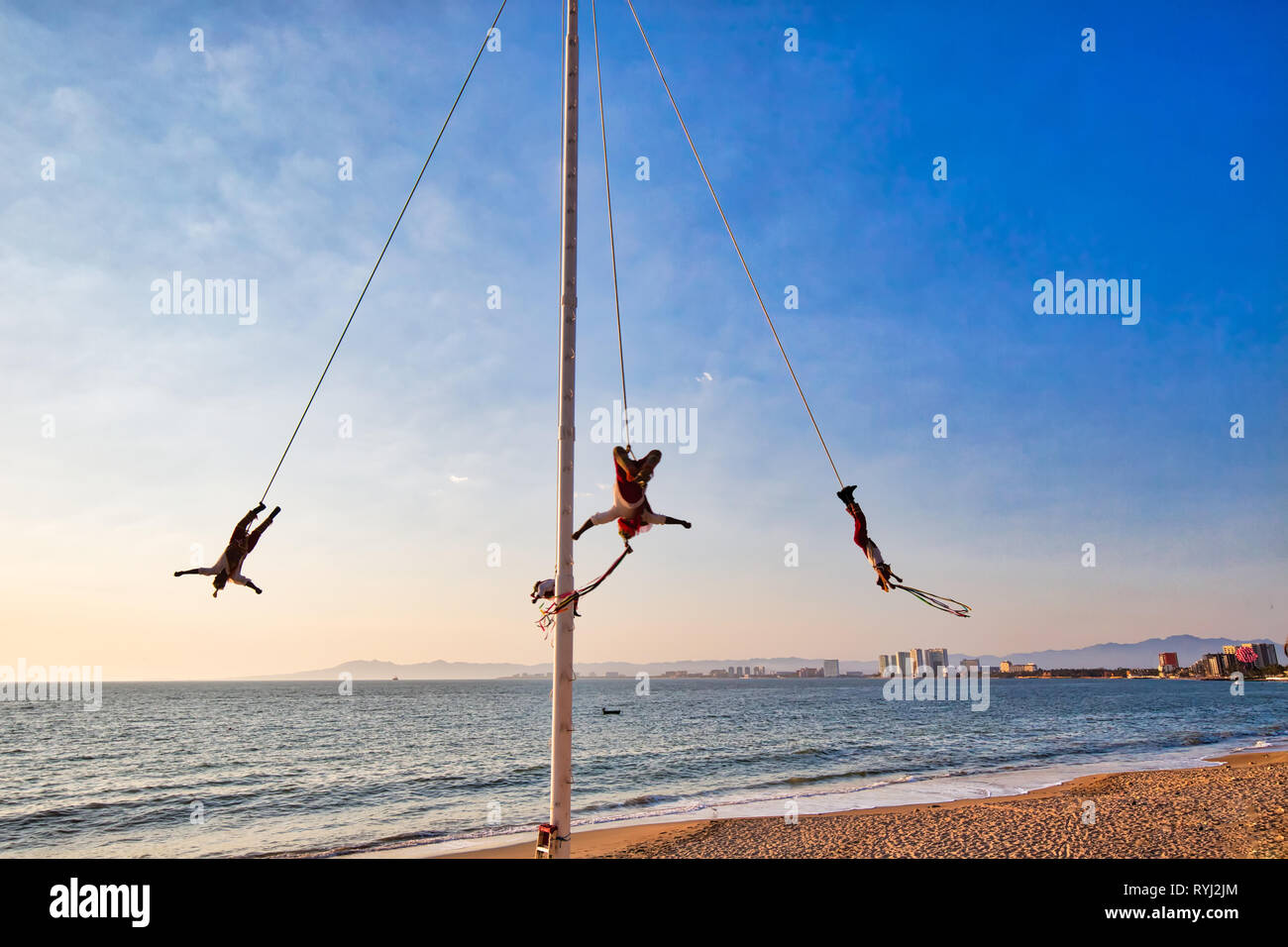 Dance of the Flyers – a famous Papantla Flyers Show in Puerto Vallarta ...