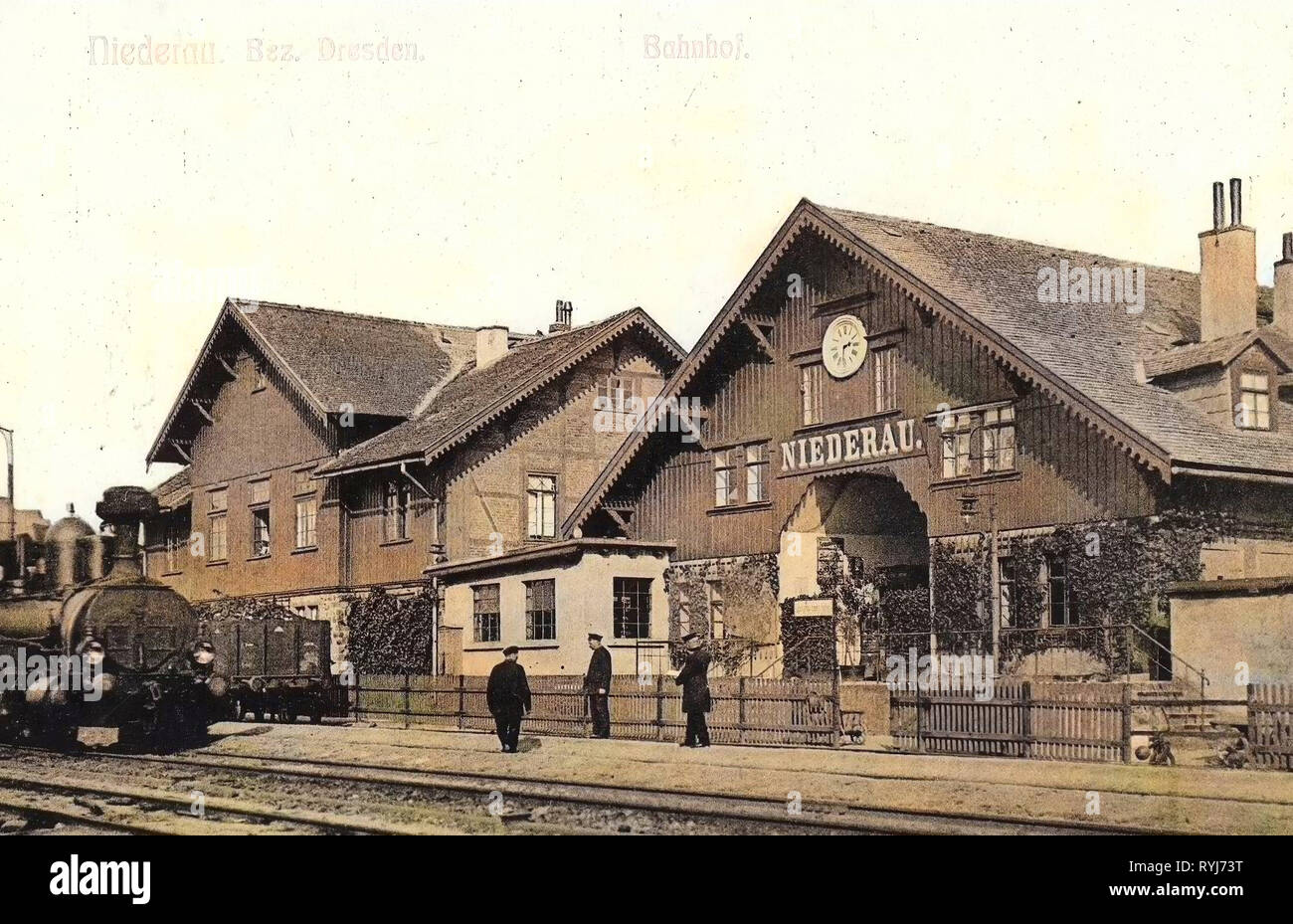 Unidentified steam locomotives of Germany, Railway coaches of Germany, Bahnhof Niederau, 1908, Landkreis Meißen, Niederau, Bahnhof mit Dampflokomotive Stock Photo